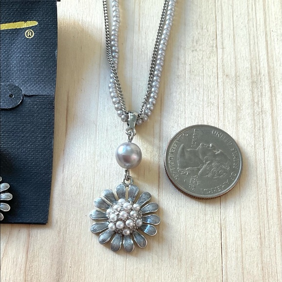 Cookie Lee silver daisy dangle earrings daisy pendant necklace set - Picture 3 of 5